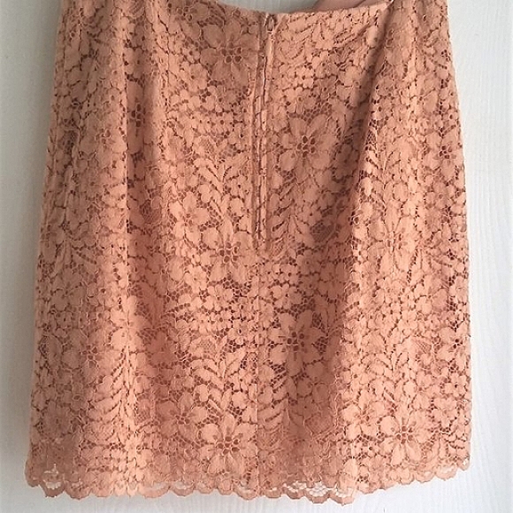H & M | Lace Coral Peach Lace Pencil Skirt - Picture 2 of 4